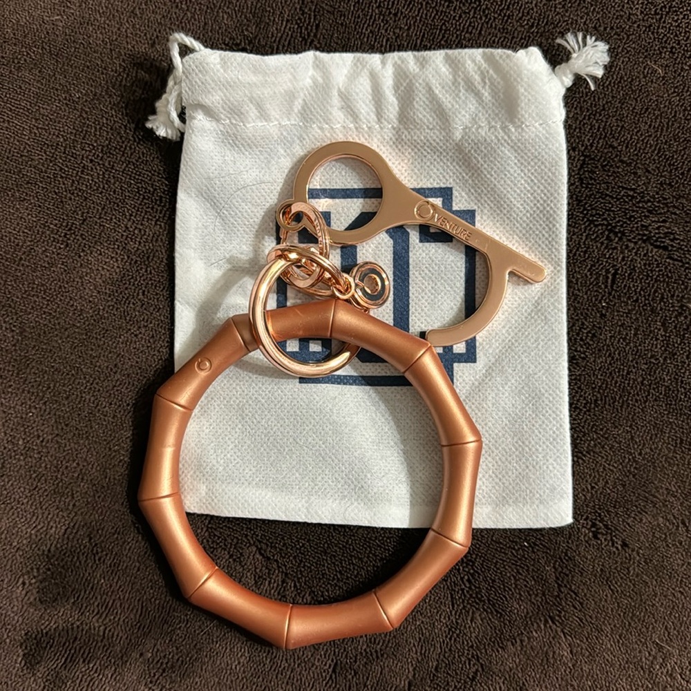 Oventure brand key ring with hands free door pull/atm device. New with bag.